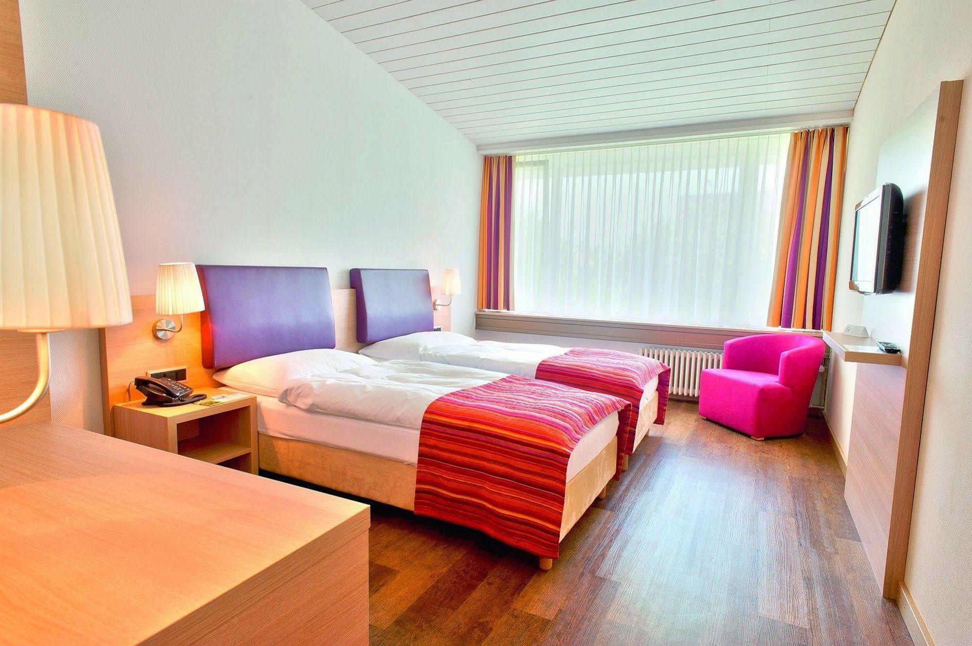 Hotel Coop Tagungszentrum&Hotelpark im Grünen Muttenz Exterior foto